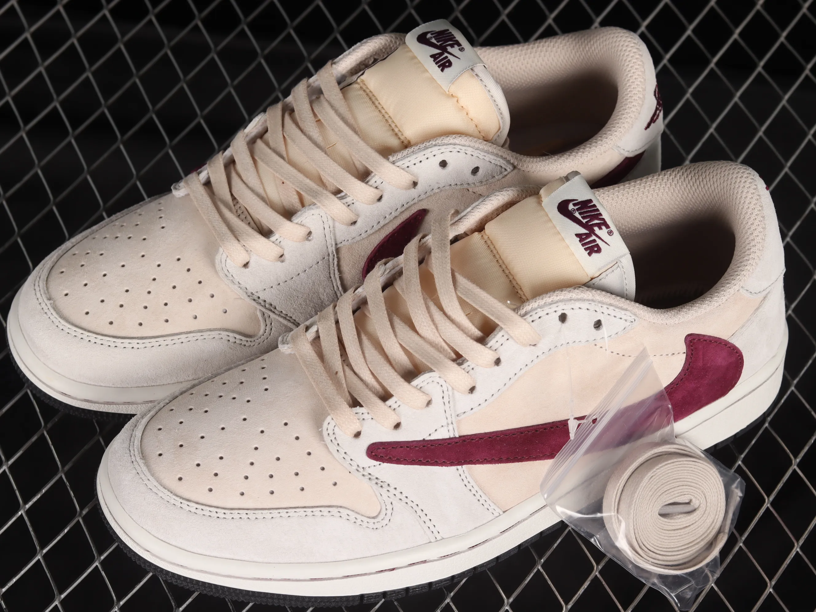 All Categories Air Jordan Jordan Series Basketball Shoes Air Jordan 1 Low Travis Scott x Air Jordan 1 Low OG AJ1 Joe 1 Reversed Overhook Joint Style Casual Sports Basketball Shoes DM7866-888